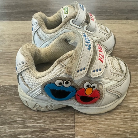 Vintage Y2K Elmo Cookie Monster Sesame Street Shoes Size 2W - Picture 1 of 12